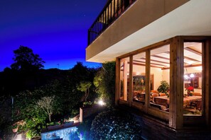 Outdoor dining - Fantastic house with sea views (CT)