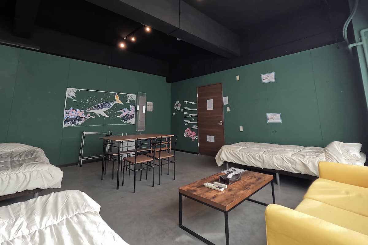 Triple Room, 3 Bedrooms | In-room safe, blackout curtains, bed sheets