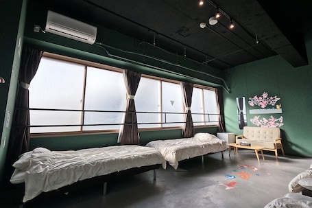 ์ฟผ๋๋ฃธ, ์นจ์ค 4๊ฐ | ๊ฐ์ค ๋ด ๊ธ๊ณ , ์๋ง ์ปคํผ, ์นจ๋ ์ํธ