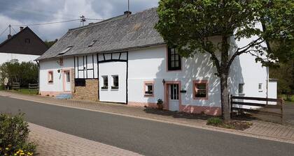 Beautiful apartment located in a Fachwerk style farmhouse in the HĂŒnsruck Hochwald