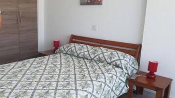 2 bedrooms, in-room safe, desk, iron/ironing board