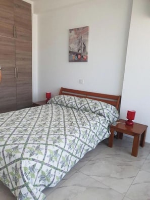 2 bedrooms, in-room safe, desk, iron/ironing board - Great views apartment. (Limassol)