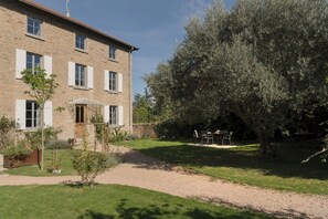 Front of property - La Maison des Monts d'or (Saint-Germain-au-Mont-d'Or)