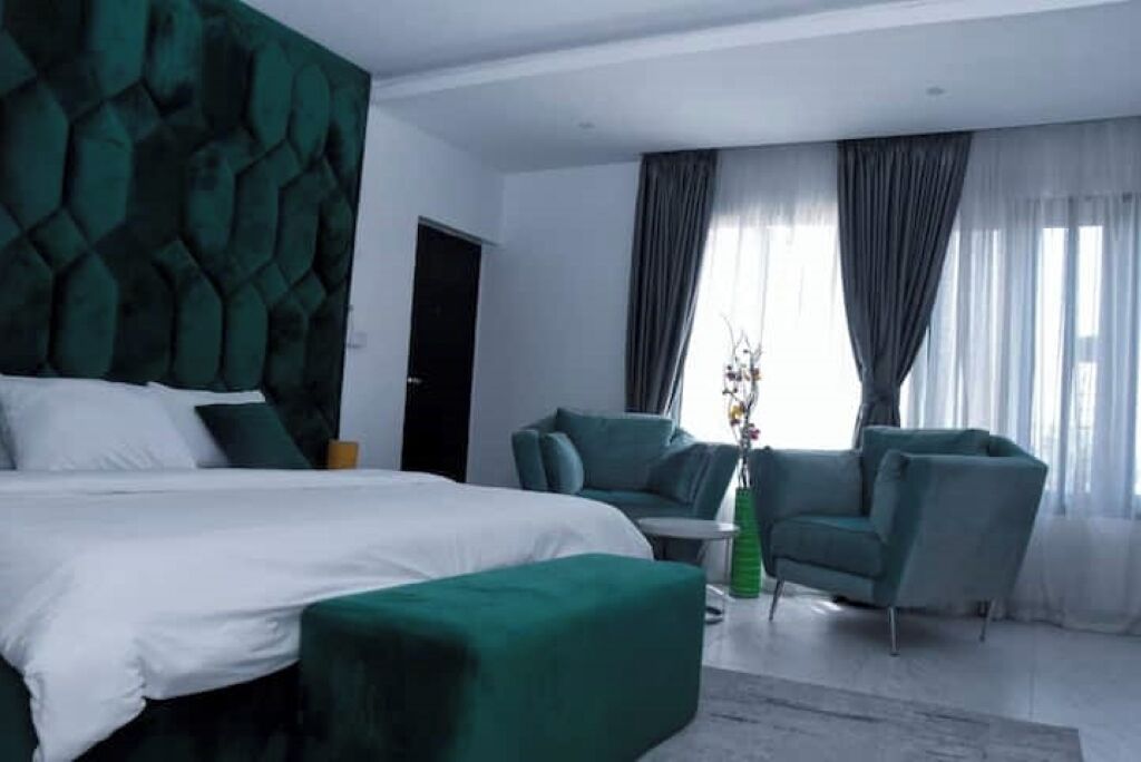 2 bedrooms, iron/ironing board, WiFi