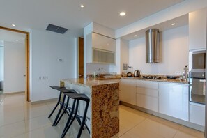 Appartement, vue mer | Cuisine privée