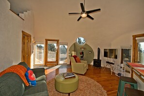 Smart TV, fireplace, stereo