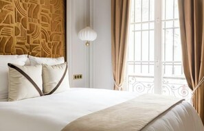 5 bedrooms, desk, iron/ironing board, free WiFi - A FRENCH GRANDEUR NEAR HISTORIC MARAIS & RENOWNED LOUVRE MUSEUM - 5 BEDROOM (Paris)