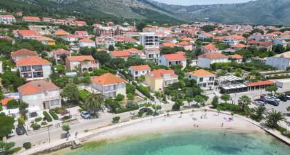 2-Bedroom Holiday Apartment with Sea-view Balcony!