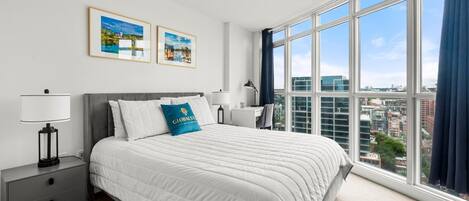 1 Schlafzimmer, Schreibtisch, Bügeleisen/Bügelbrett, Reisekinderbett