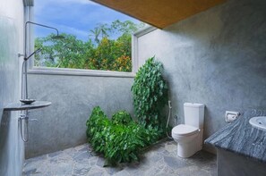 Shower, hair dryer, towels, soap - Happy Man Village - Deluxe Triple Room - 1 (Kosgoda)