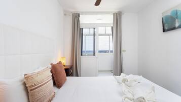 2 slaapkamers, een bureau, een strijkplank/strijkijzer, wifi