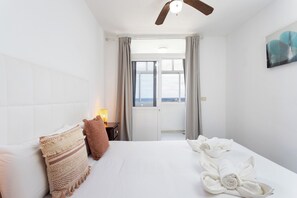 2 bedrooms, desk, iron/ironing board, WiFi - Home2Book Cozy Coastal Duplex & Pool, Caletillas (Las Caletillas)