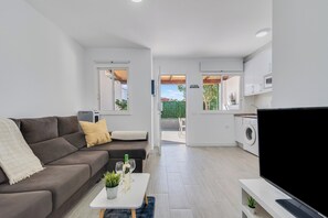 TV - Home2Book Vibrant Maspalomas Stay, Pool & Terrace (Maspalomas)