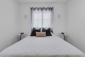 2 bedrooms, iron/ironing board, WiFi, bed sheets
