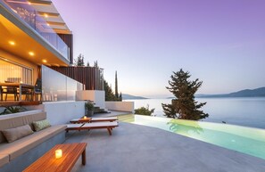 Unclassified image, 4 of 24, button