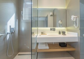 Doccia, asciugacapelli, asciugamani