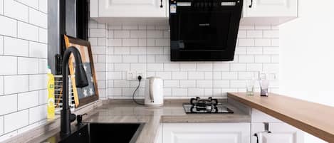 Fridge, microwave, stovetop, electric kettle