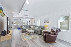 TV - Gorgeous like-new oceanside home w/ rooftop deck & stunning views! (South Nags Head)