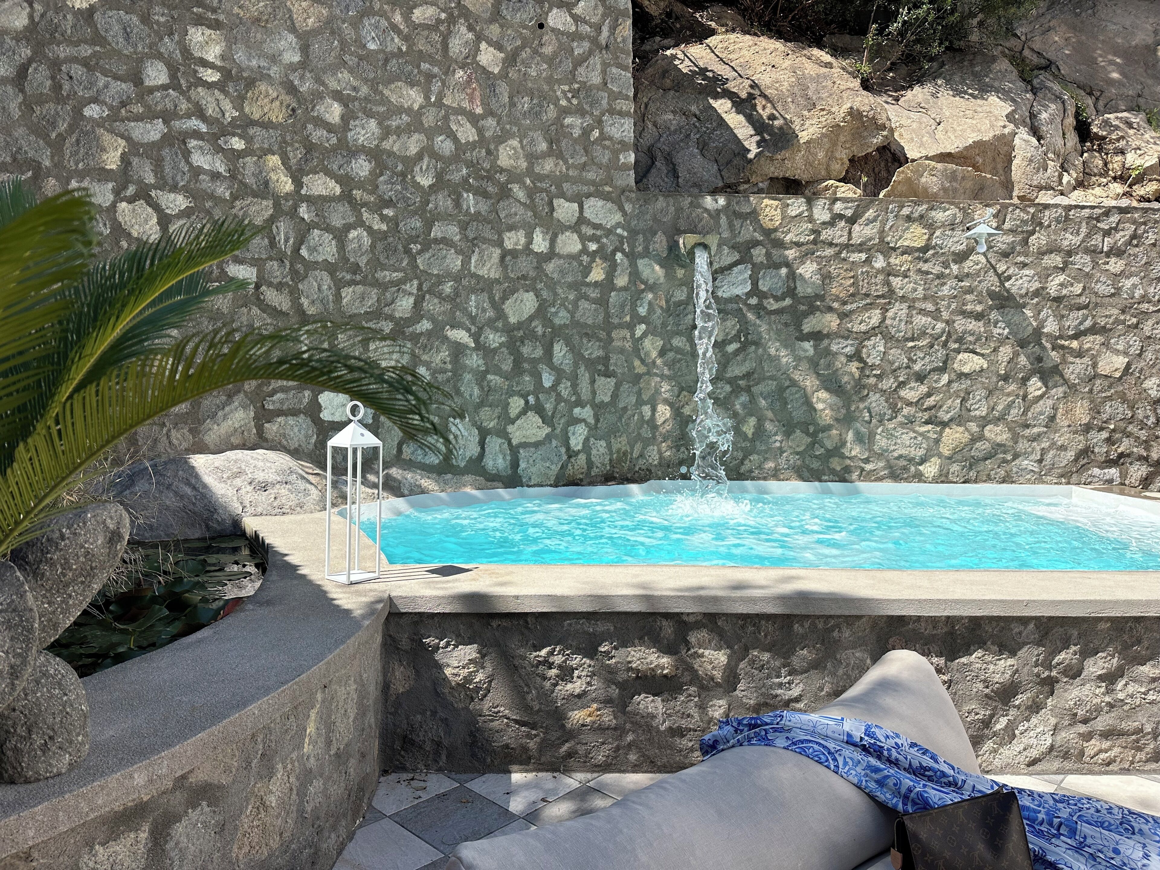 حمّام سباحة خارجي، حمّام سباحة مُدفَّأ