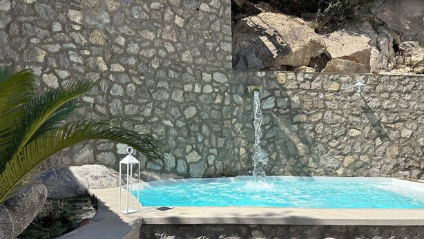 A stone wall, a white lantern, and a swimming pool. - Evelyn's Pool Garden (Forio)