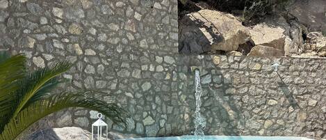 حمّام سباحة خارجي، حمّام سباحة مُدفَّأ