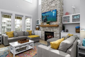 Smart TV, fireplace