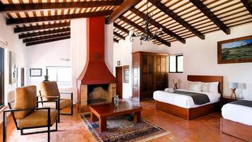 Luxury Villa, Patio, Lake View | 4 bedrooms, iron/ironing board, free WiFi, bed sheets