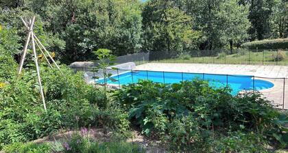 Gßte de charme à la campagne - piscine - capacité 10 personnes