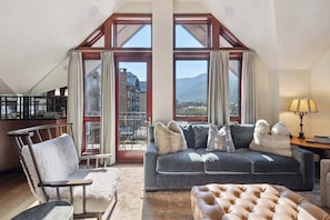 TV, fireplace - Solaris PHHW - 3 Bedroom (Vail)