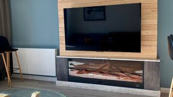 Smart-tv och eldstad