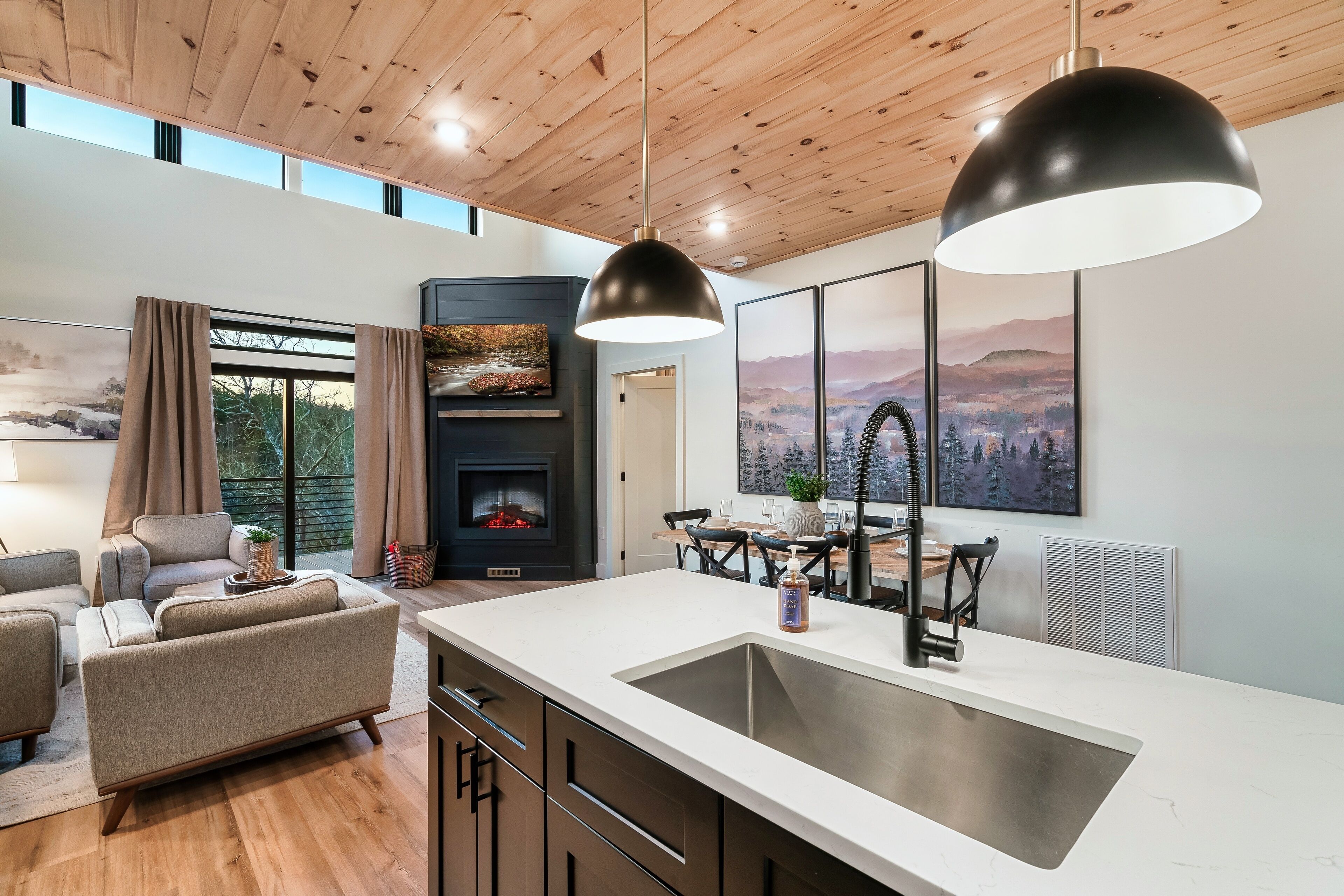 Location! New Indoor Pool Cabin! Sunset Mnt View! Hot Tub, Games, Bunk Room! - Sevierville, TN