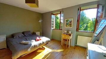 5 dormitorios, tabla de planchar con plancha, wifi y ropa de cama