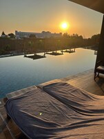 Minibar, in-room safe, soundproofing, free WiFi