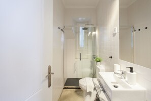 Bruser, håndklæder, Shampoo, Toiletpapir