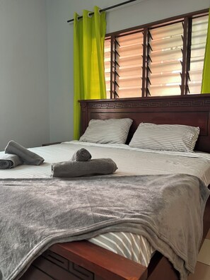 3 chambres, fer et planche à repasser, Wi-Fi, literie fournie