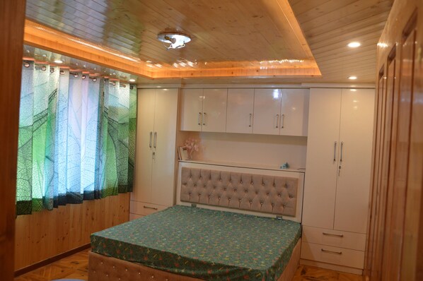 Double Room, Mountain View