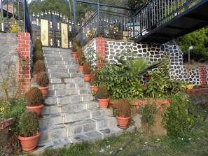 Flat-screen TV - The Banoak Homestay (Shimla)