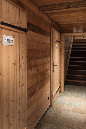 Habitación individual clásica | Baño | Ducha, secador de pelo, toallas y champú