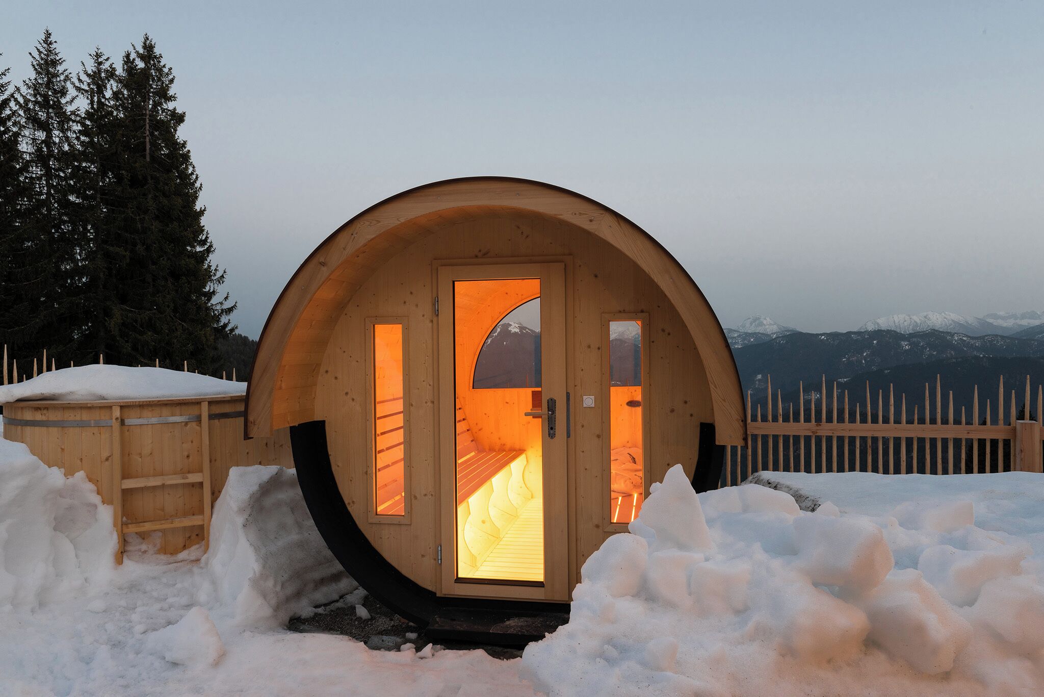 Sauna y tina de hidromasaje 
