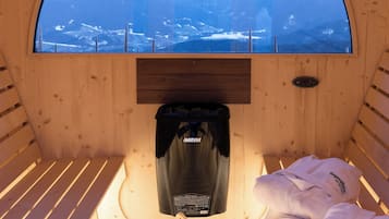Sauna, hot tub