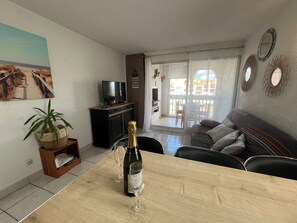 TV, bordtennis og bøker