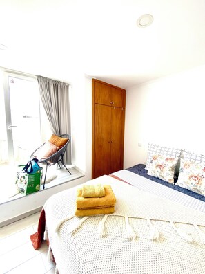 1 habitación, tabla de planchar con plancha, wifi y ropa de cama