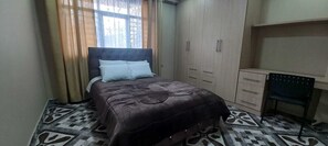 3 bedrooms, WiFi, bed sheets - CUENCA LODGIN (Cuenca)