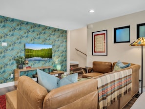 Smart TV, table football, books - 4BD Modern Home in the Pines - Games - Close to Downtown & Hiking (Flagstaff)