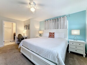 5 chambres, bureau, fer et planche à repasser, lit parapluie