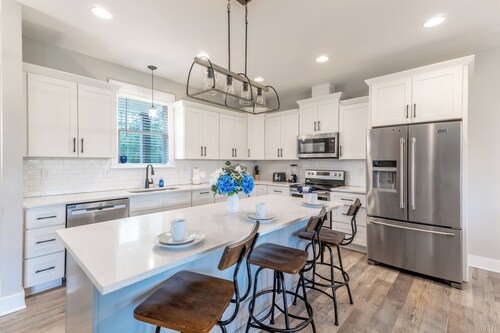 Haven On Old Bunn 3 BR/2.5 BA Home with Pond Access only 20 minutes from Raleigh