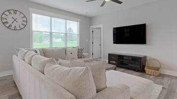 Smart-tv en een computerscherm