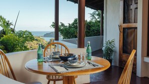 屋外ダイニングエリア