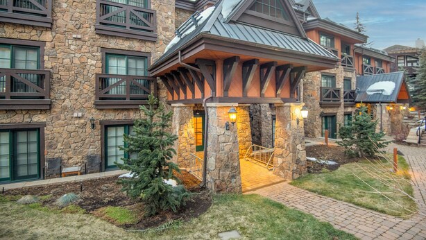 A stone building with multiple windows and a covered entrance. - Luxury condo only 1 block to Bridge St. & slopes. Private hot tub free parking!! (Vail)