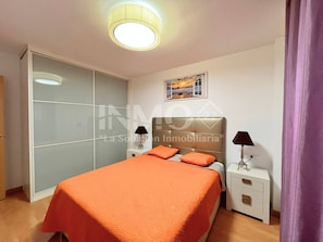 2 bedrooms, iron/ironing board